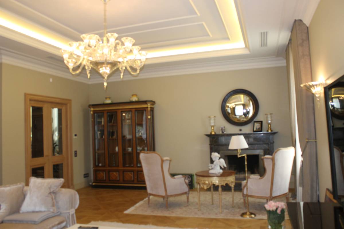 Poltrone e tavolino Pozzoli, Vetrina Provasi